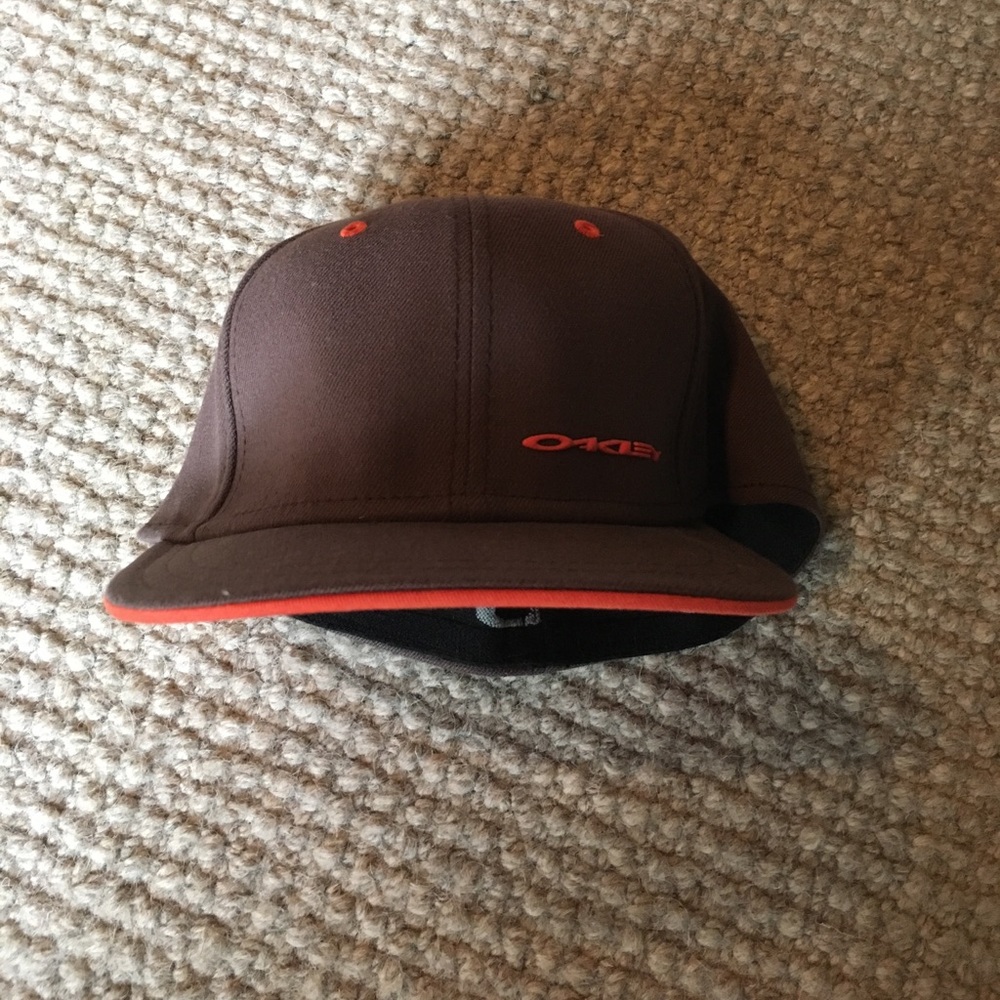 Oakley hat