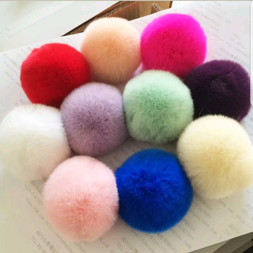POM POM KEYCHAINS