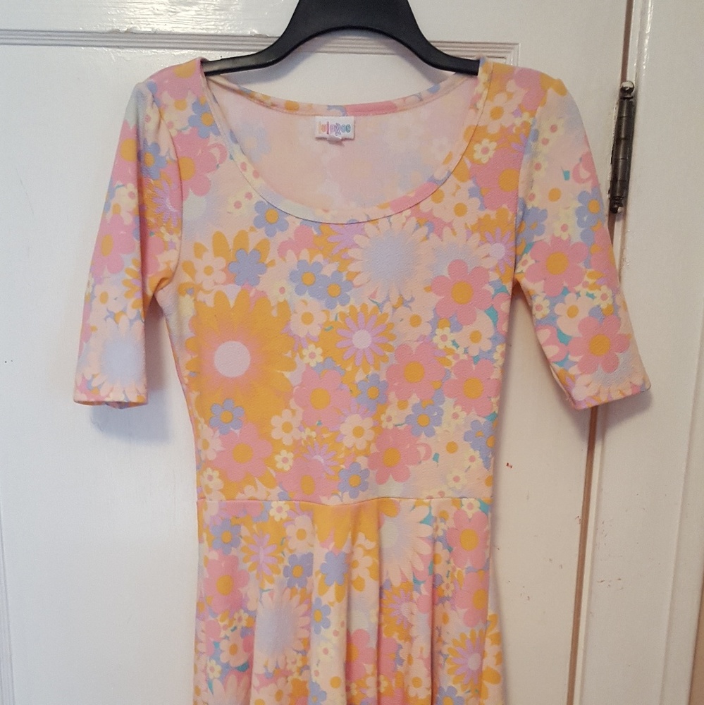 NWOT LULAROE Nicole  floral DRESS M