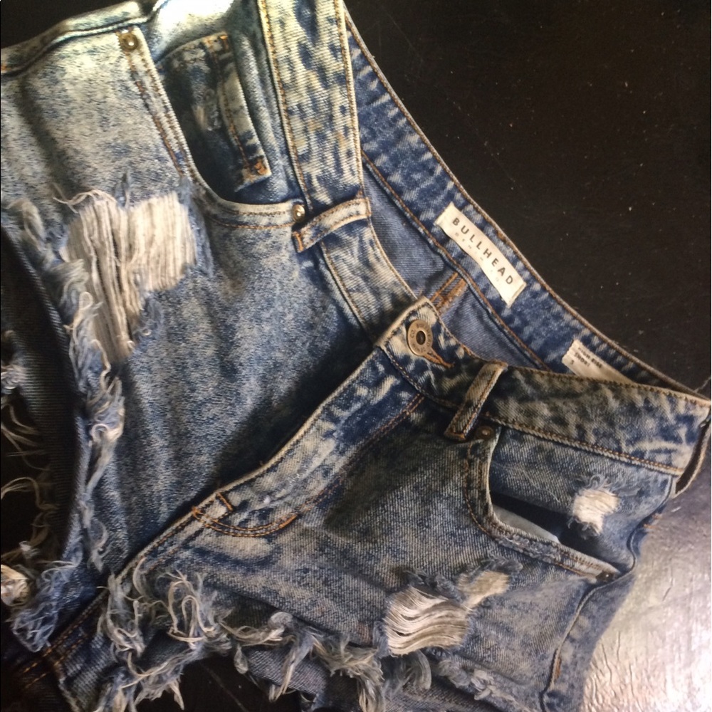 Cute distressed shorts!