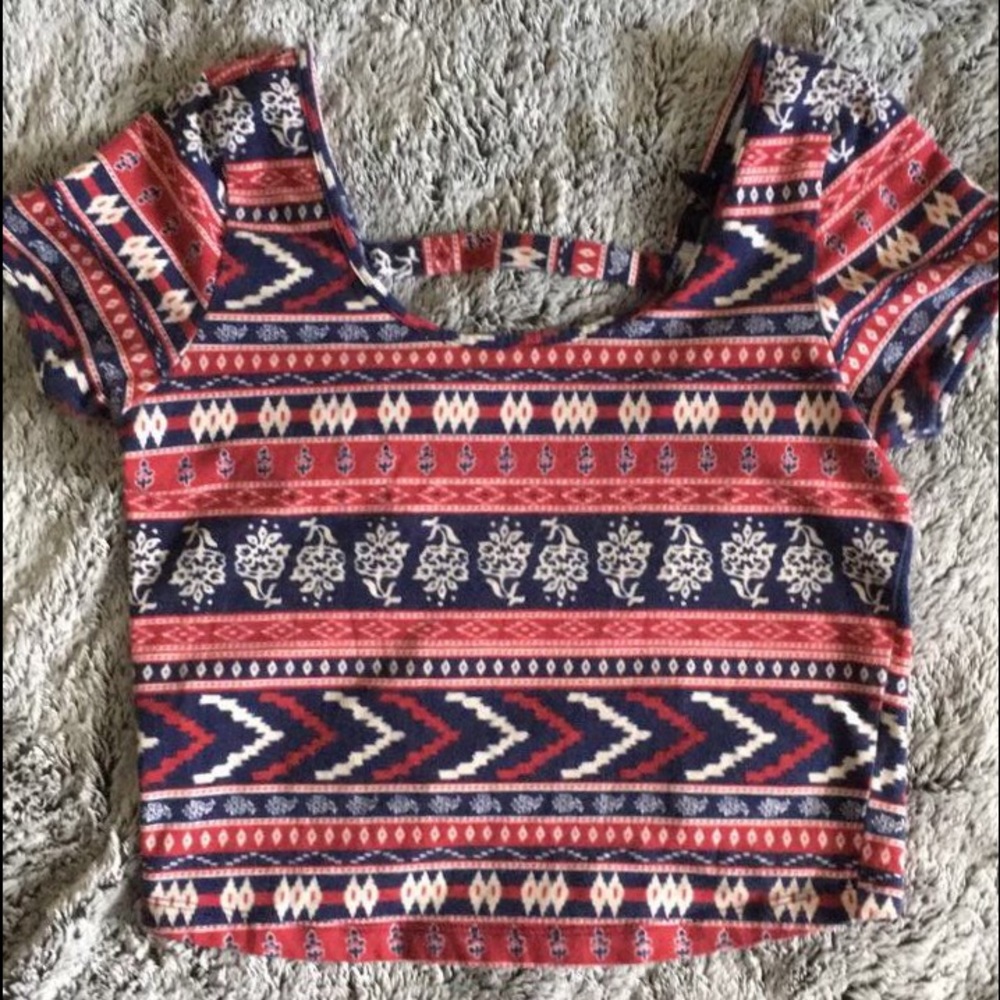 Crop top with slit back!