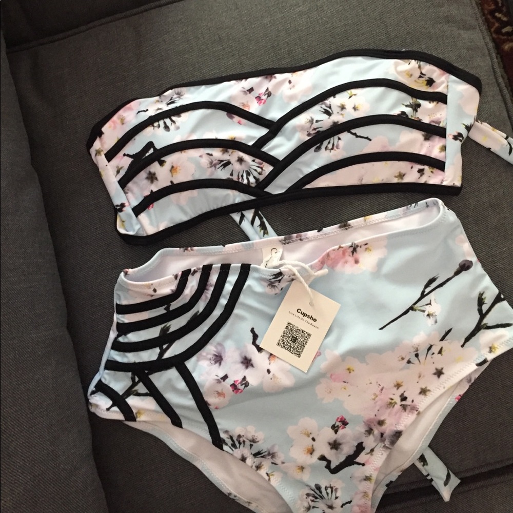 Cupshe high-waisted bikini size M