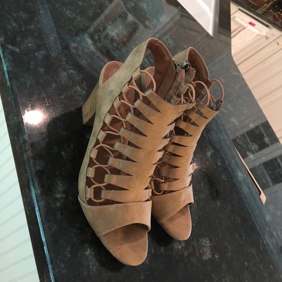 Suede booties - only worn once!!!! - Picture 2 of 6