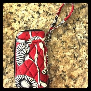 Small wristlet
