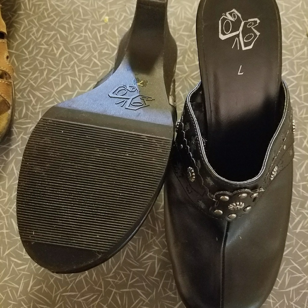 Heels - Picture 2 of 3