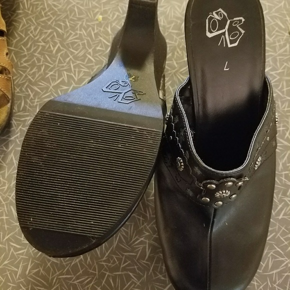 Heels - Picture 2 of 3