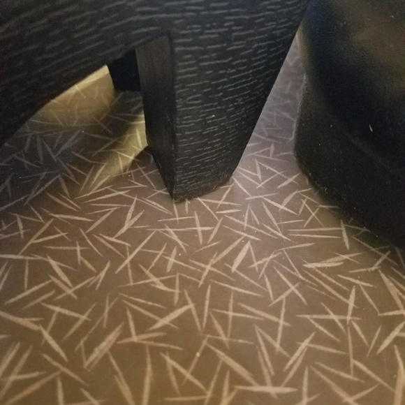 Heels - Picture 3 of 3