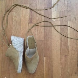 Tied up Leather wedges