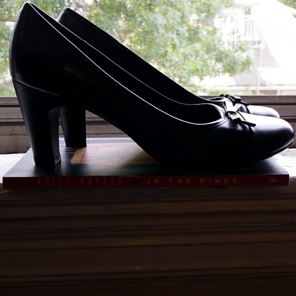 Black Bow Heel