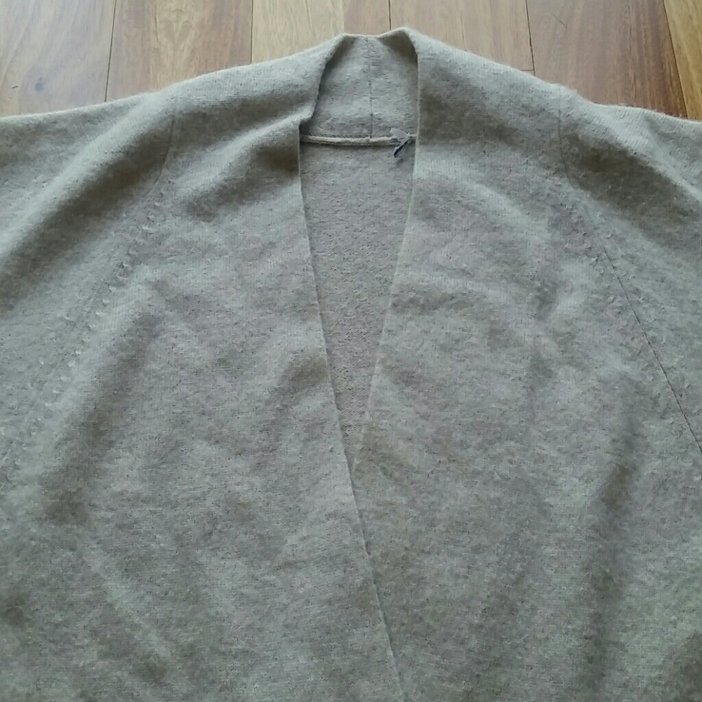 !SOLD!VINCE BOXY/OVERSIZED VEE  PULLOVER - Picture 6 of 8