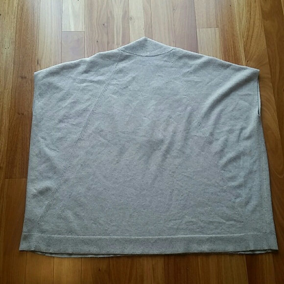 !SOLD!VINCE BOXY/OVERSIZED VEE  PULLOVER - Picture 4 of 8