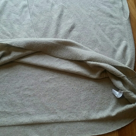 !SOLD!VINCE BOXY/OVERSIZED VEE  PULLOVER - Picture 8 of 8