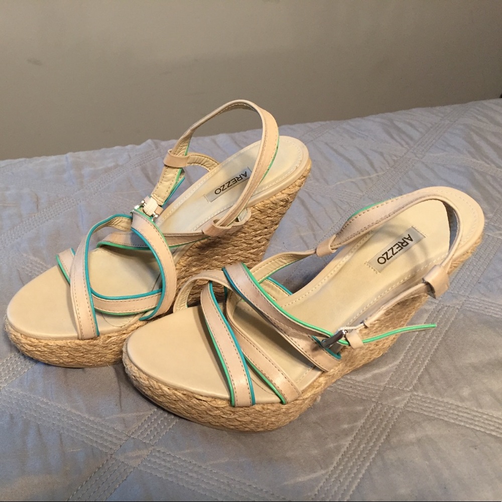 Wedge sandal in size 7