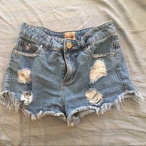 Distressed denim shorts lightwash