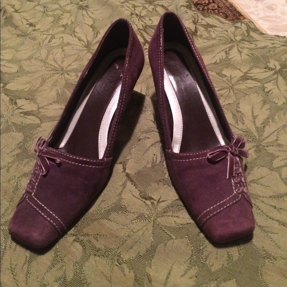 Classy comfort low heels in deep purple