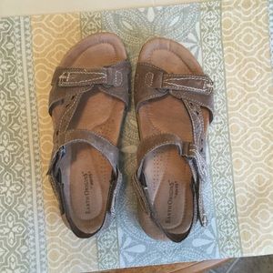 Earth OriginsSize 7.5