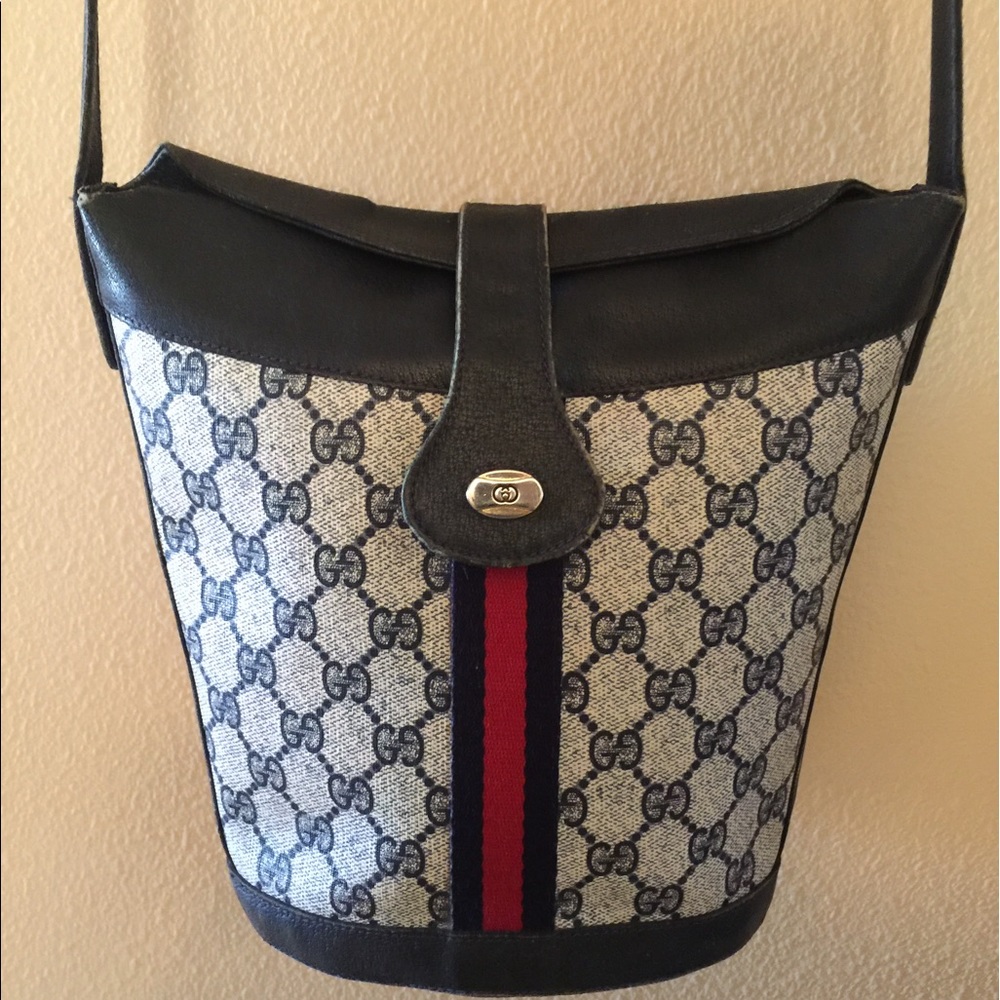 Small Vintage Gucci Shoulder Bag