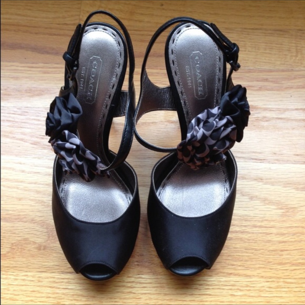 Navy high heels with flower detail