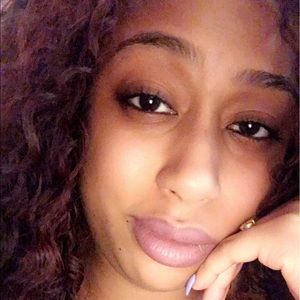 Meet your Posher, Aisha