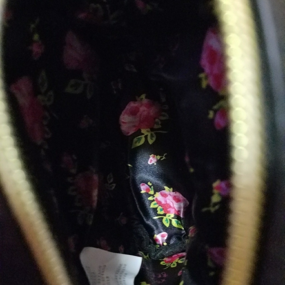 🌹NWT-BETSEY JOHNSON CROSSBODY BAG! - Picture 4 of 4