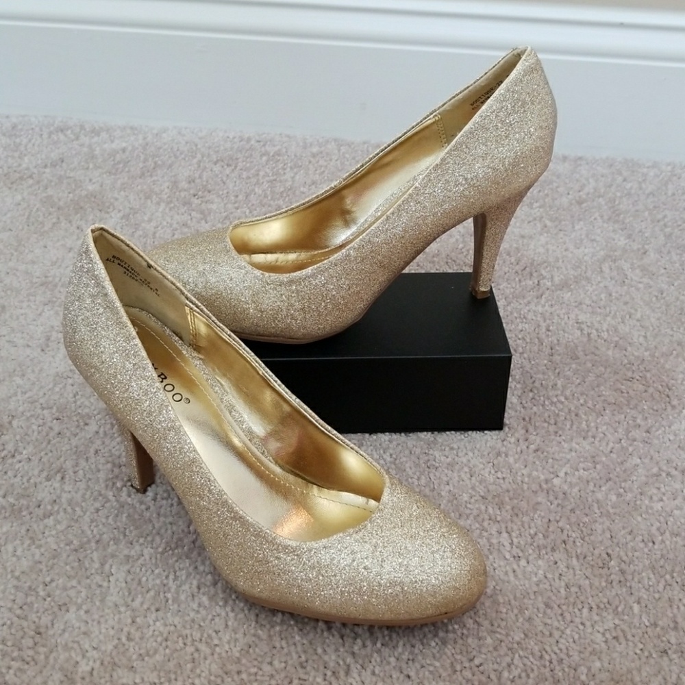Gorgeous gold glitter high heels, 8