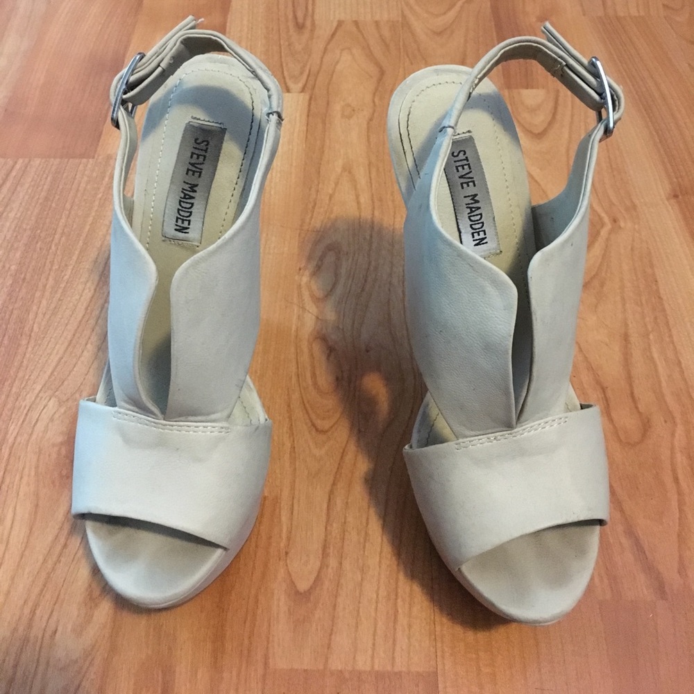 Steve Madden cream wedge