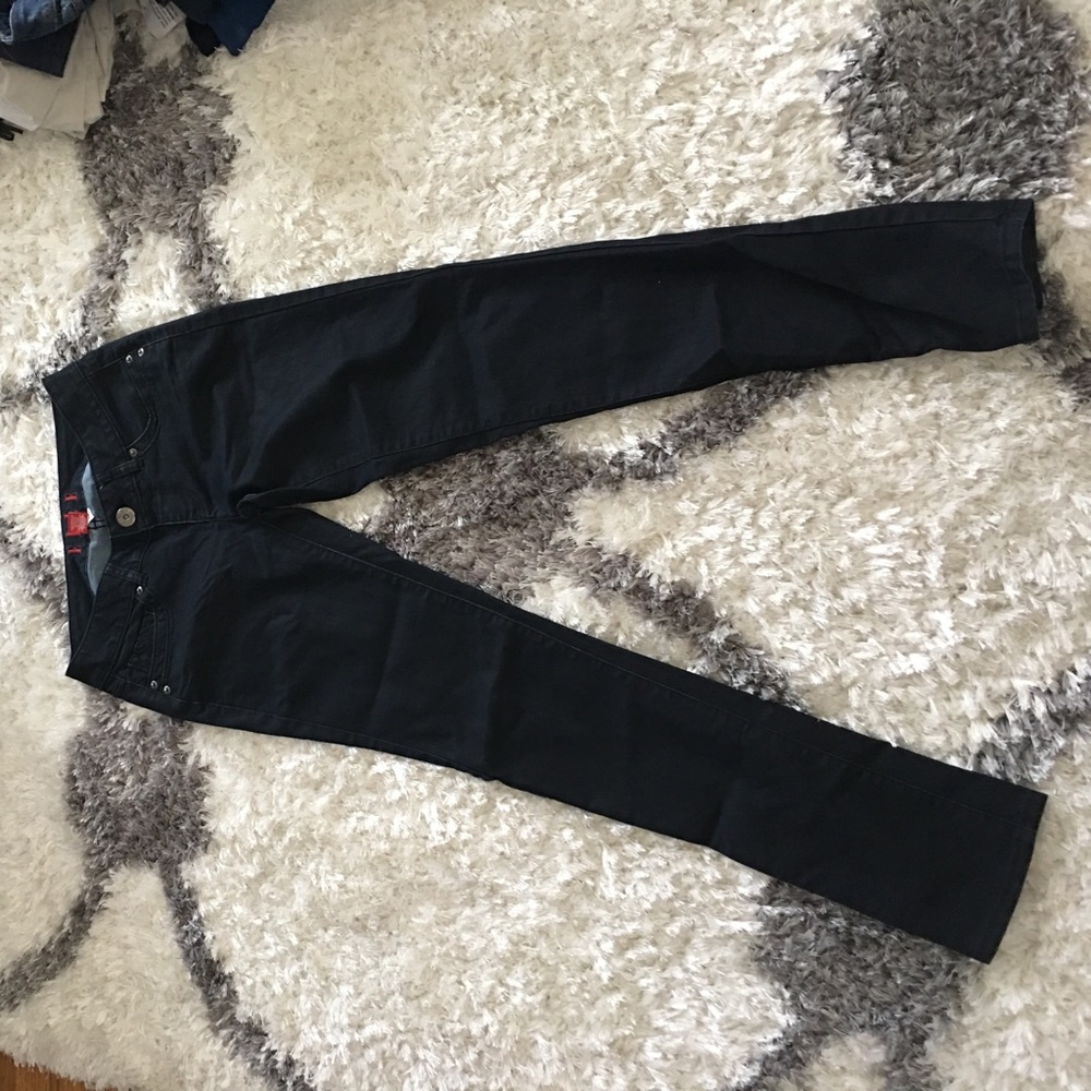 Elle skinny dark denim! Cute pockets!