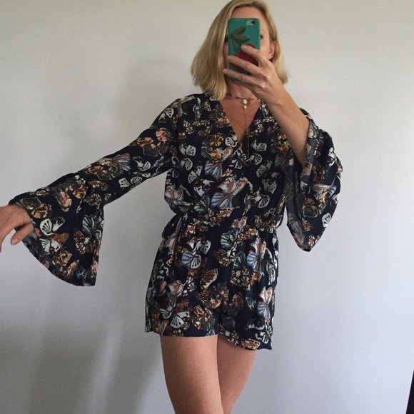 ❤️1 Med Left❤️Bell Sleeve Butterfly Print Romper - Picture 3 of 7