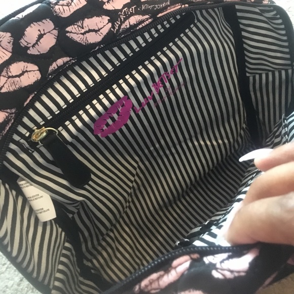 💛BRAND NEW Betsy Johnson backpack💛 - Picture 4 of 5