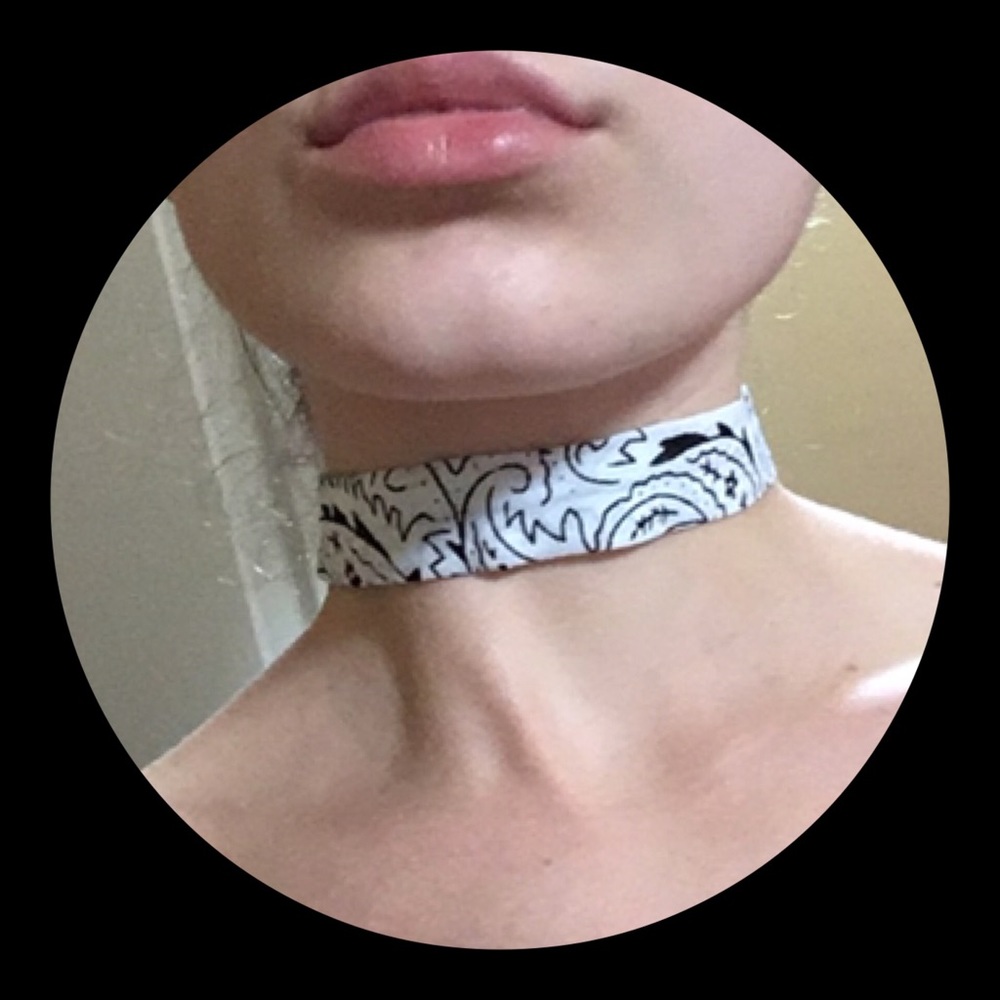 Black and White choker