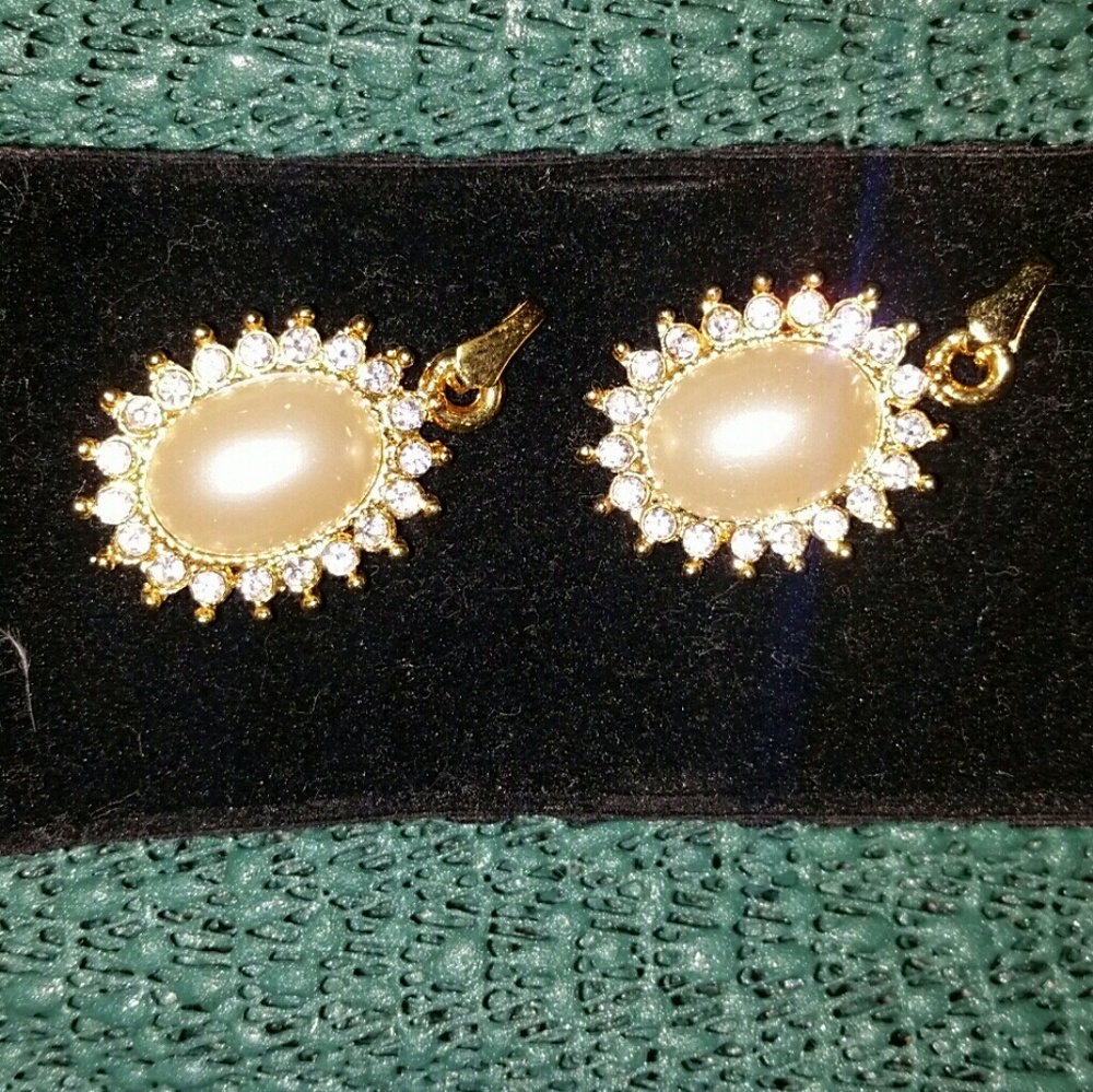 Gold and pearl pendents.
