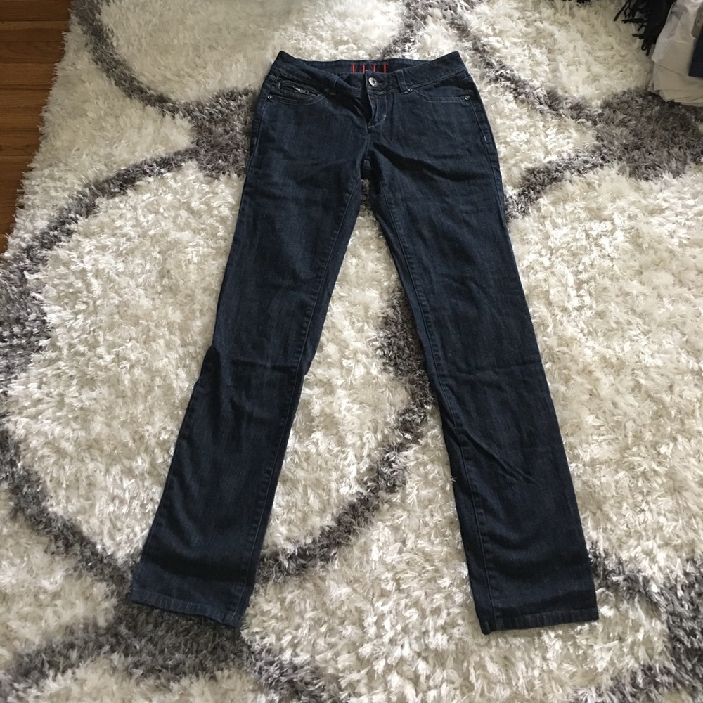 Elle skinny leg great pocket detail!