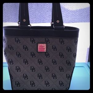 Dooney & Bourke black and white signature tote bag