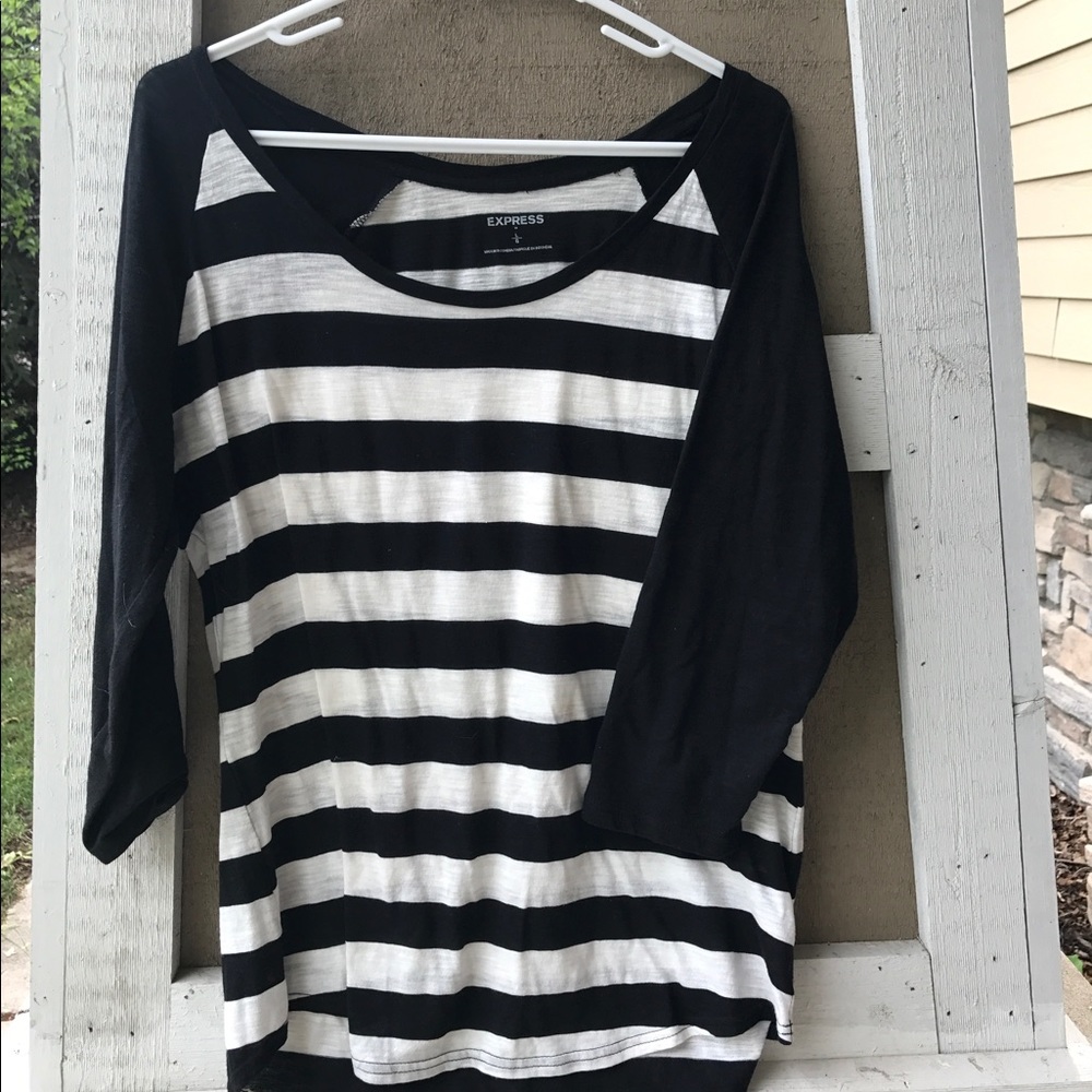 💕SUMMER SALE💕Express Tshirt