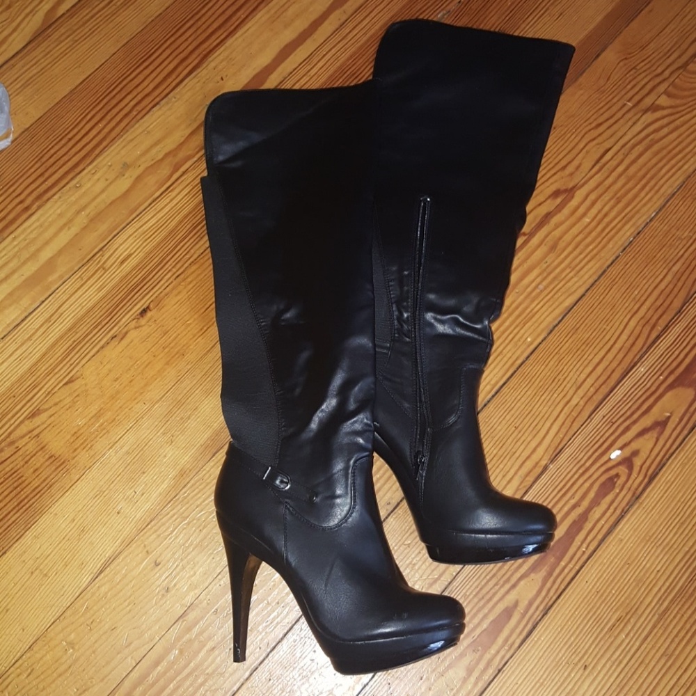 Boots - Picture 2 of 5
