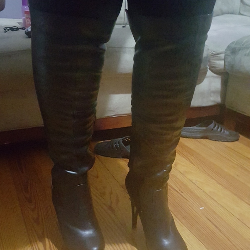 Boots - Picture 3 of 5