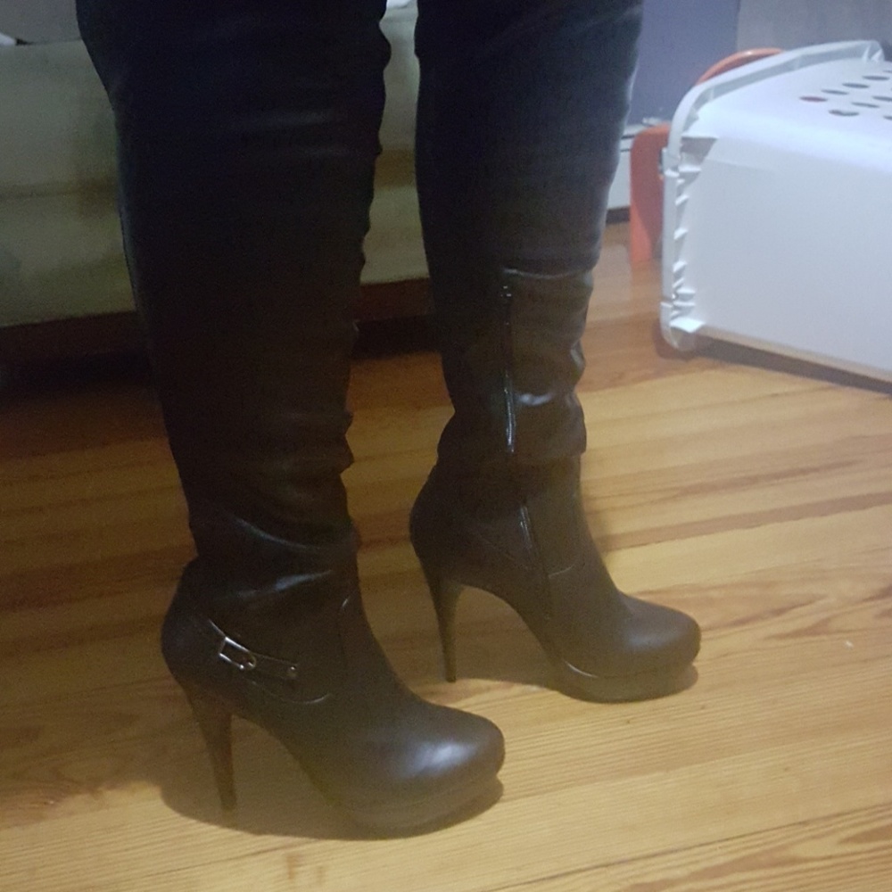 Boots - Picture 4 of 5