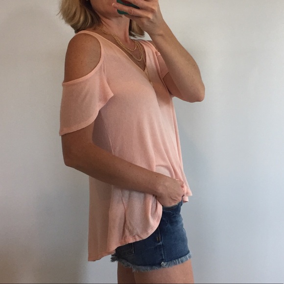 ❤️1 Med❤️Gorgeous Peach Cold Shoulder Top - Picture 3 of 6