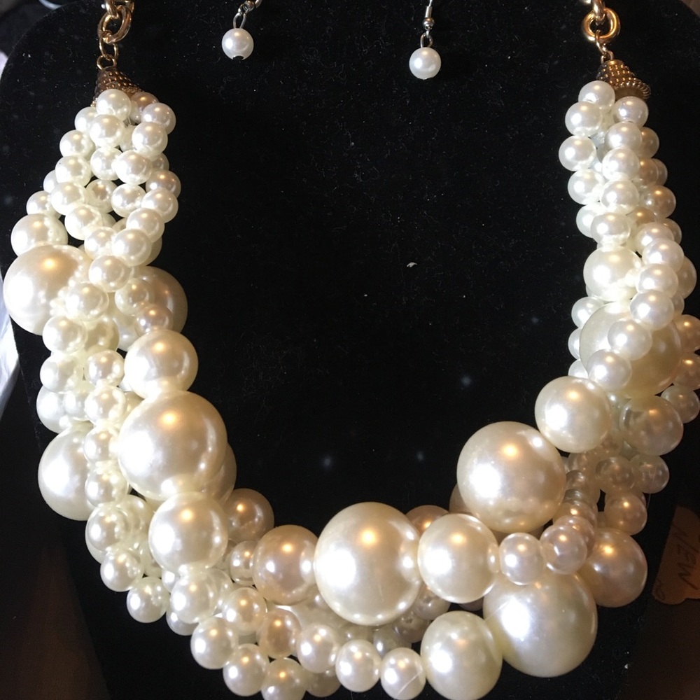 Layer 5 pearl necklace w earring NEW