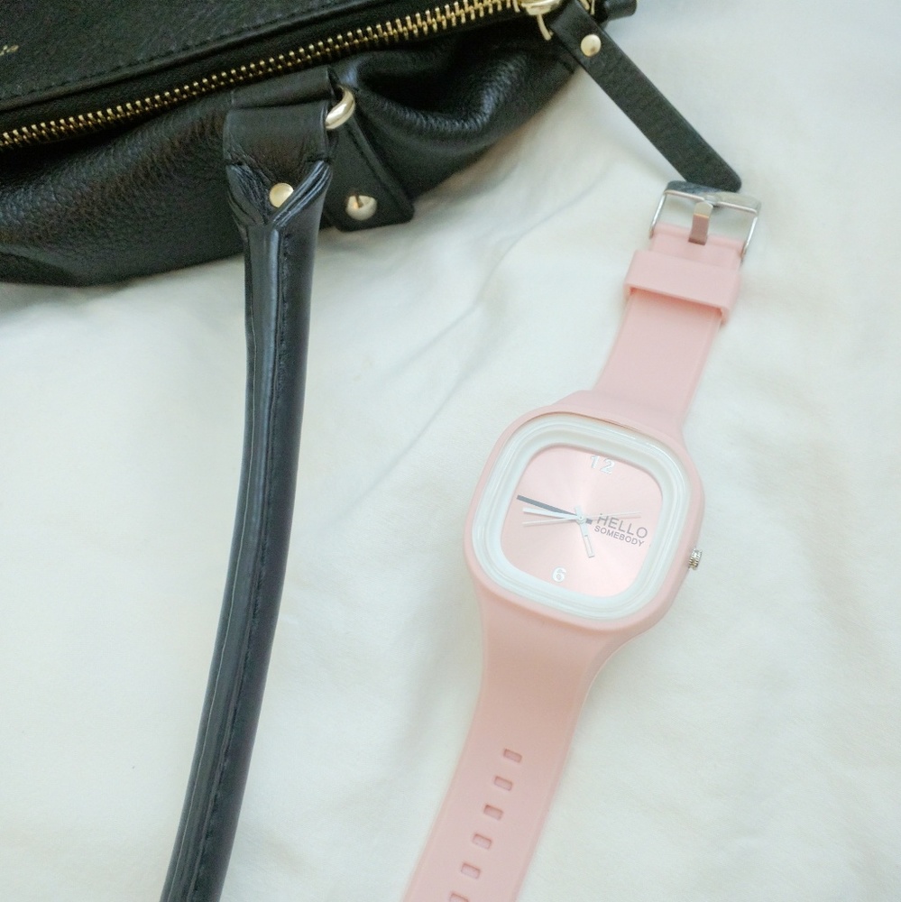 H E L L O S O M E B O D Y | - image 2