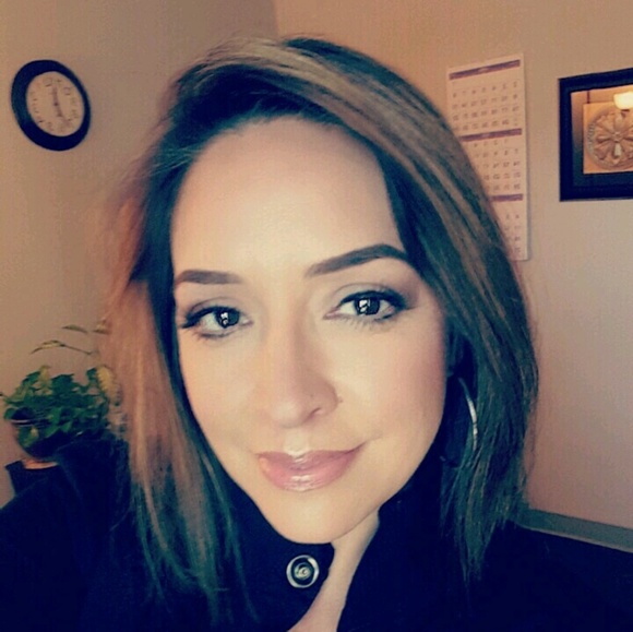 Meet your Posher, Lisa - Picture 1 of 1