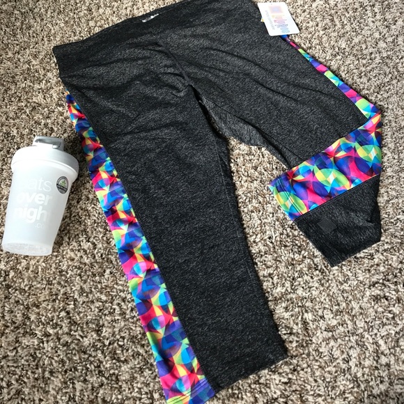 LuLaRoe Pants - LulaRoe Athletic Capri •LRG•
