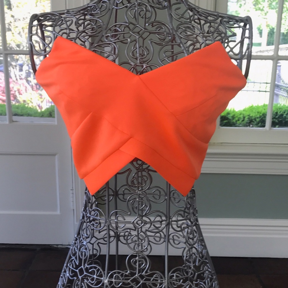 LF NWT CORAL CROP TOP