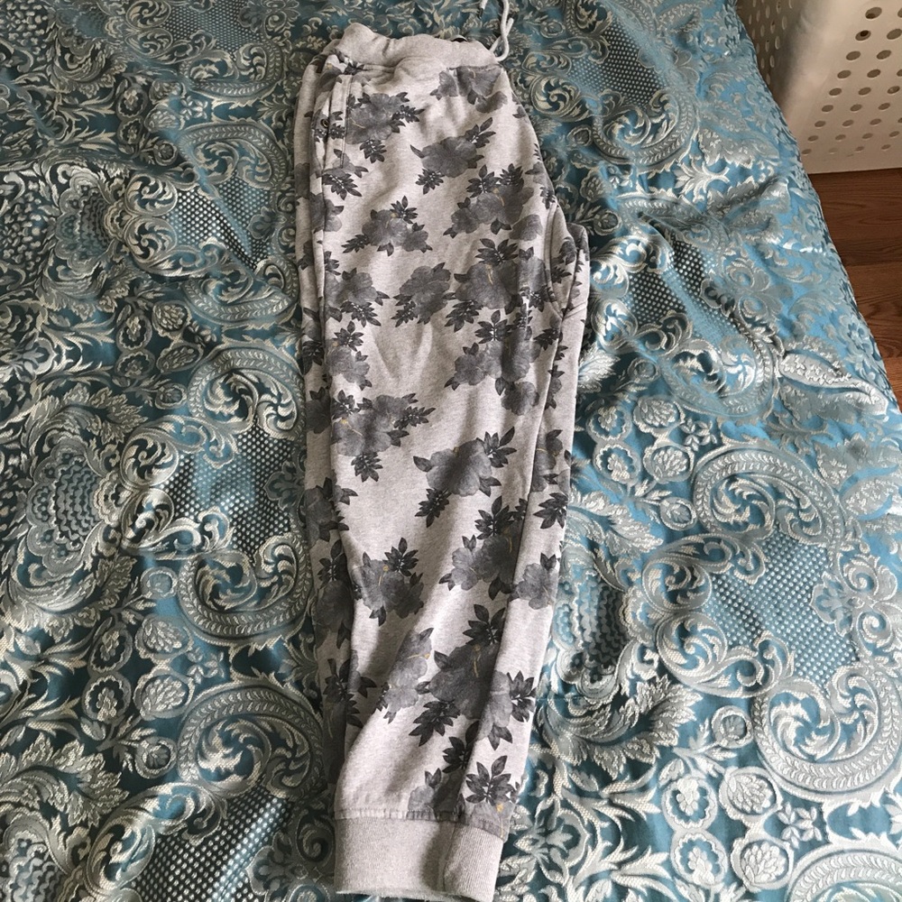 10 deep floral heather grey joggers