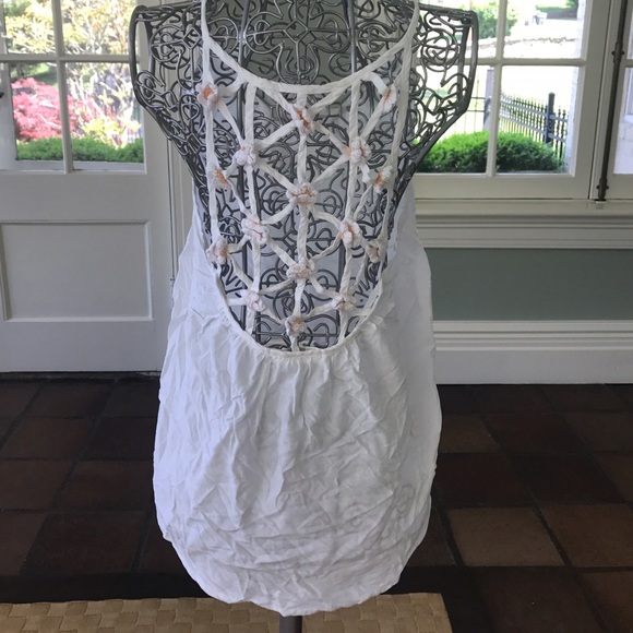 LF white tank with Daisy's - Picture 2 of 3