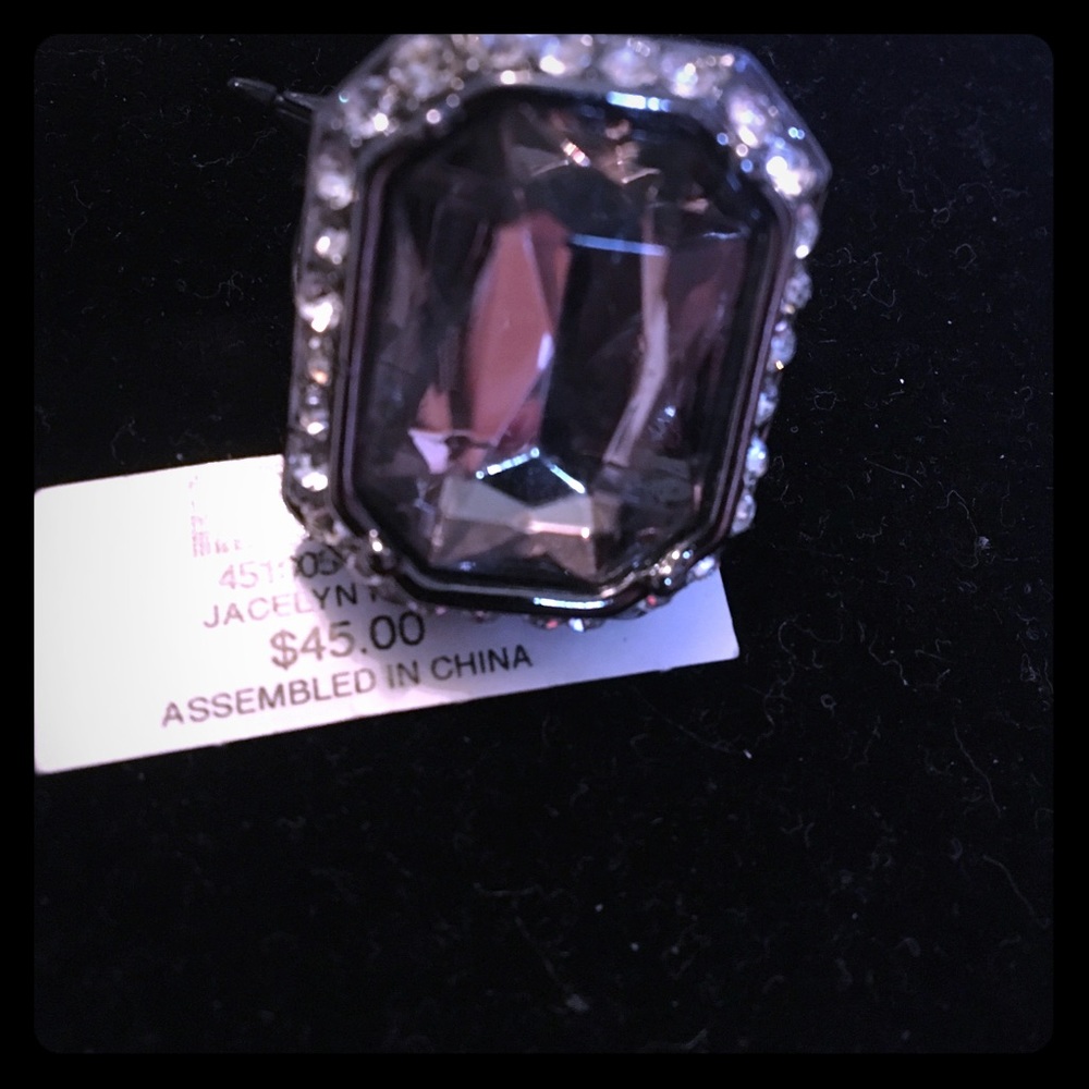 Costume ring hem size 7 NEW