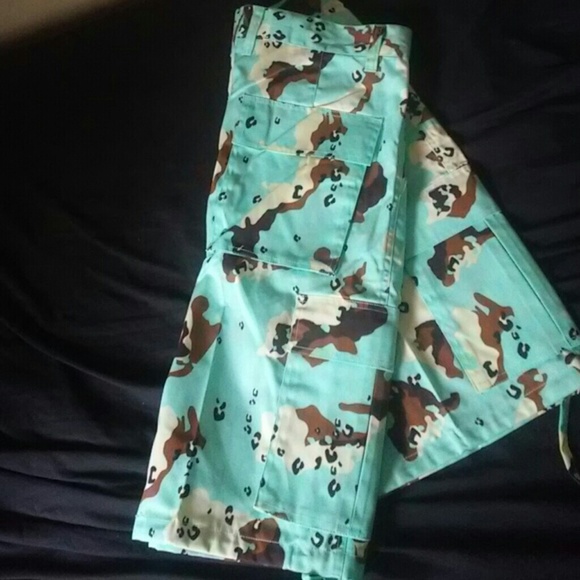 Mens Shorts - Picture 3 of 4