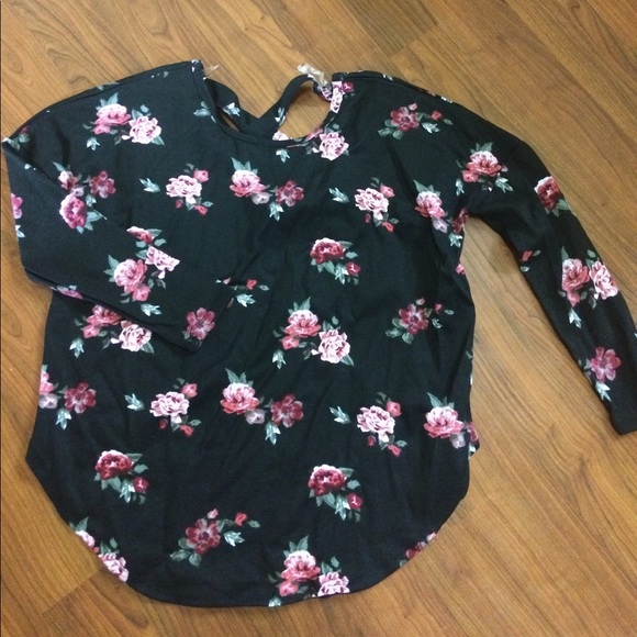 👑Cross cross back floral top👑 - Picture 1 of 3
