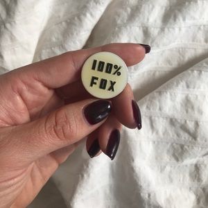 100% FOX Pin