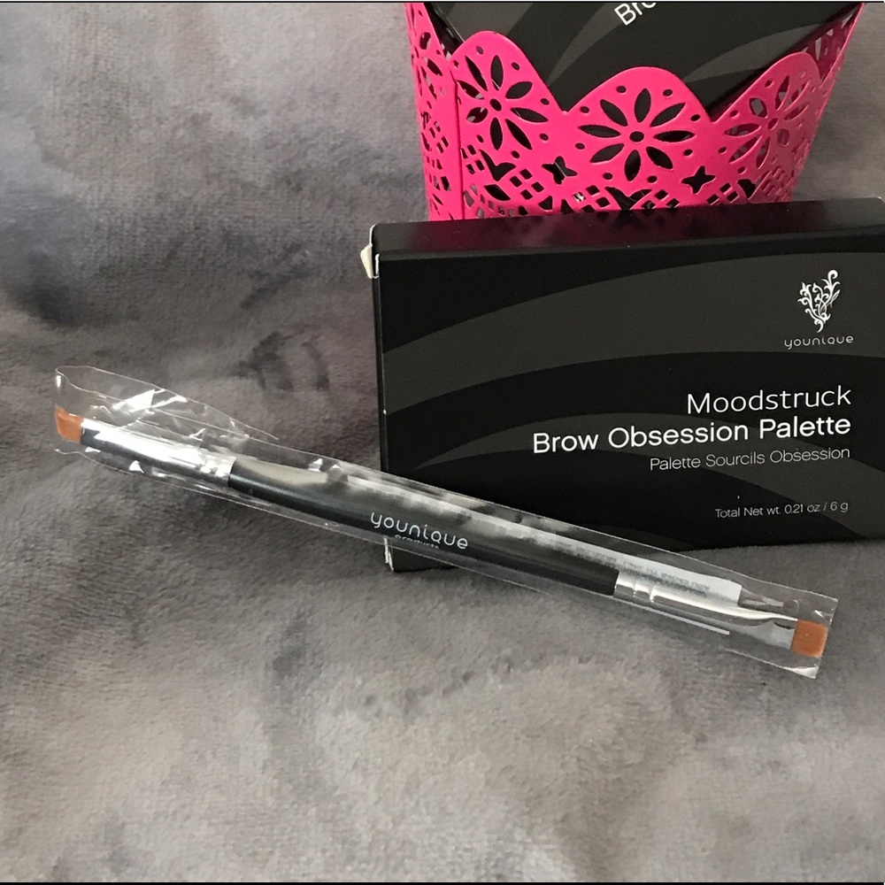 Brand New Younique Brow Artist Brush
